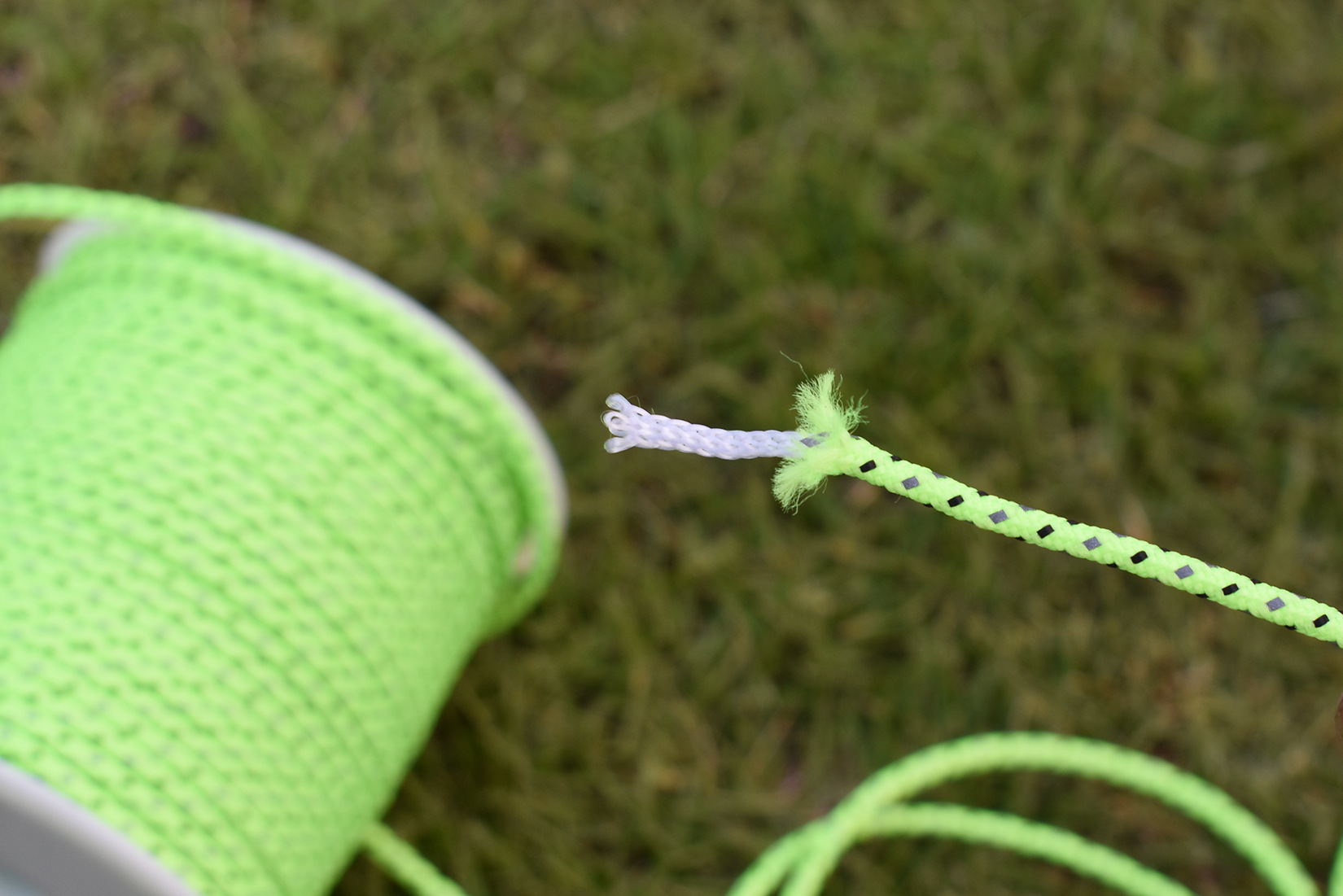 Cheap Goat Tents 10 Meters Luminous Paracord Outdoor Camping Clothesline Hiking Tent Rope Lanyard Emergency Survival Equipment Tent Accessories   